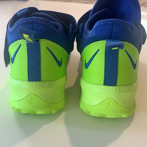 Nike leBron soldier Xlll 13 basketball shoes - Picture 6 of 15